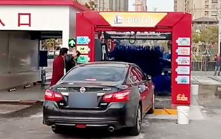 FX-80-7雙風(fēng)機(jī)七刷隧道式電腦洗車(chē)機(jī)作業(yè)視頻